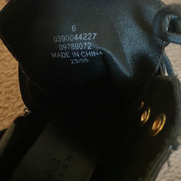 Boots - Picture 3 of 4